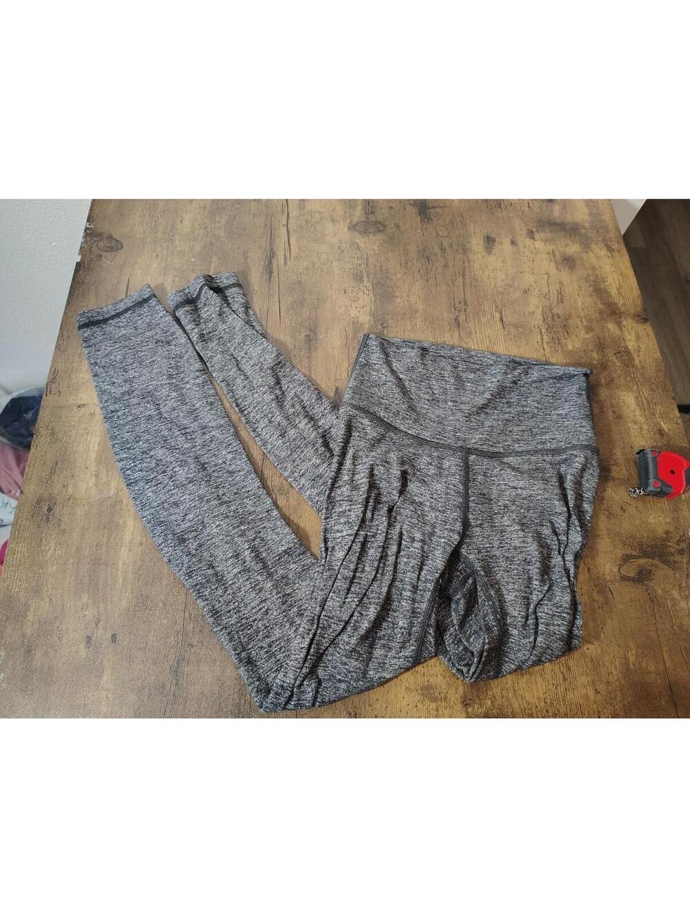 Lululemon XS Gray Leggings Womens Stretch grey variegated knit pattern